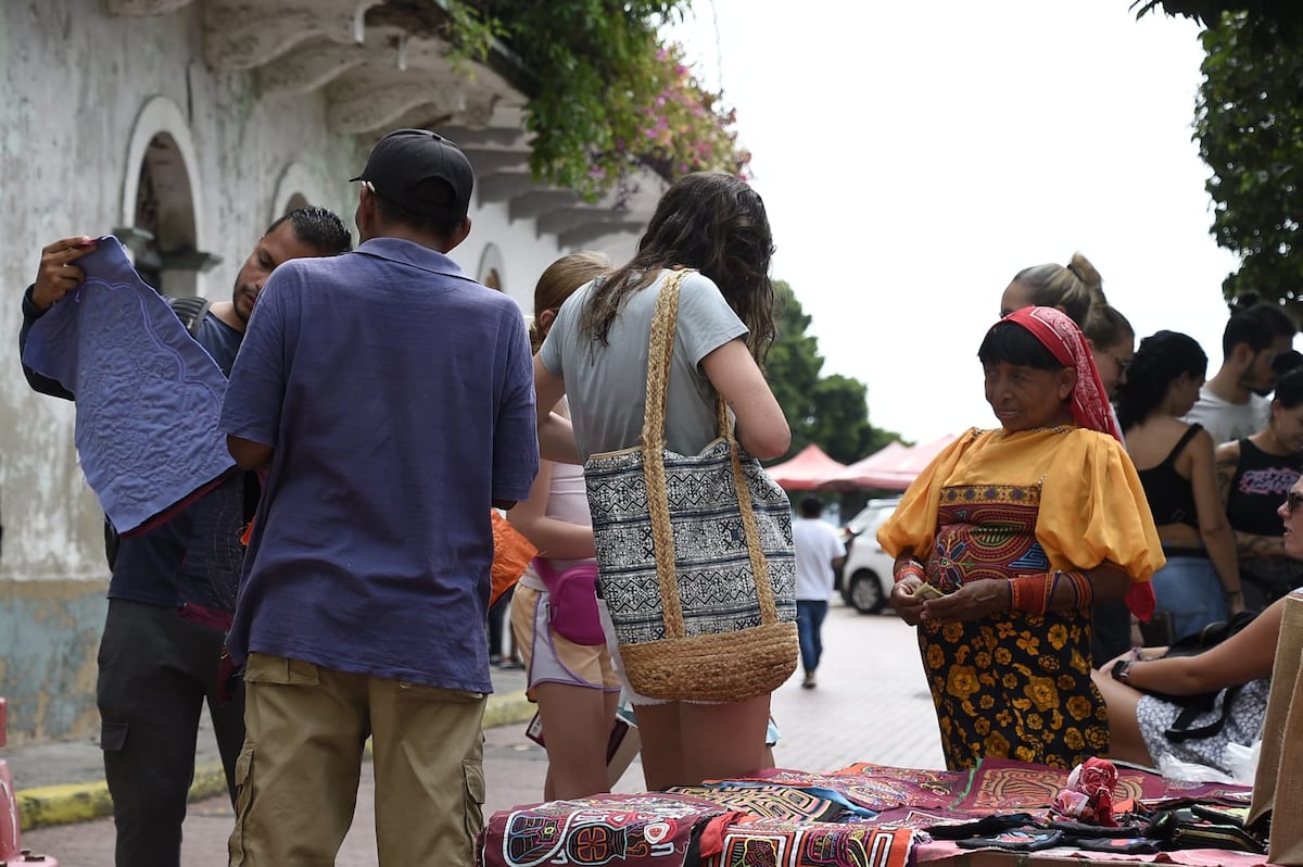 Turistas conocen el ‘Casco’.  La creatividad y el arte dan vistosidad a este famoso lugar