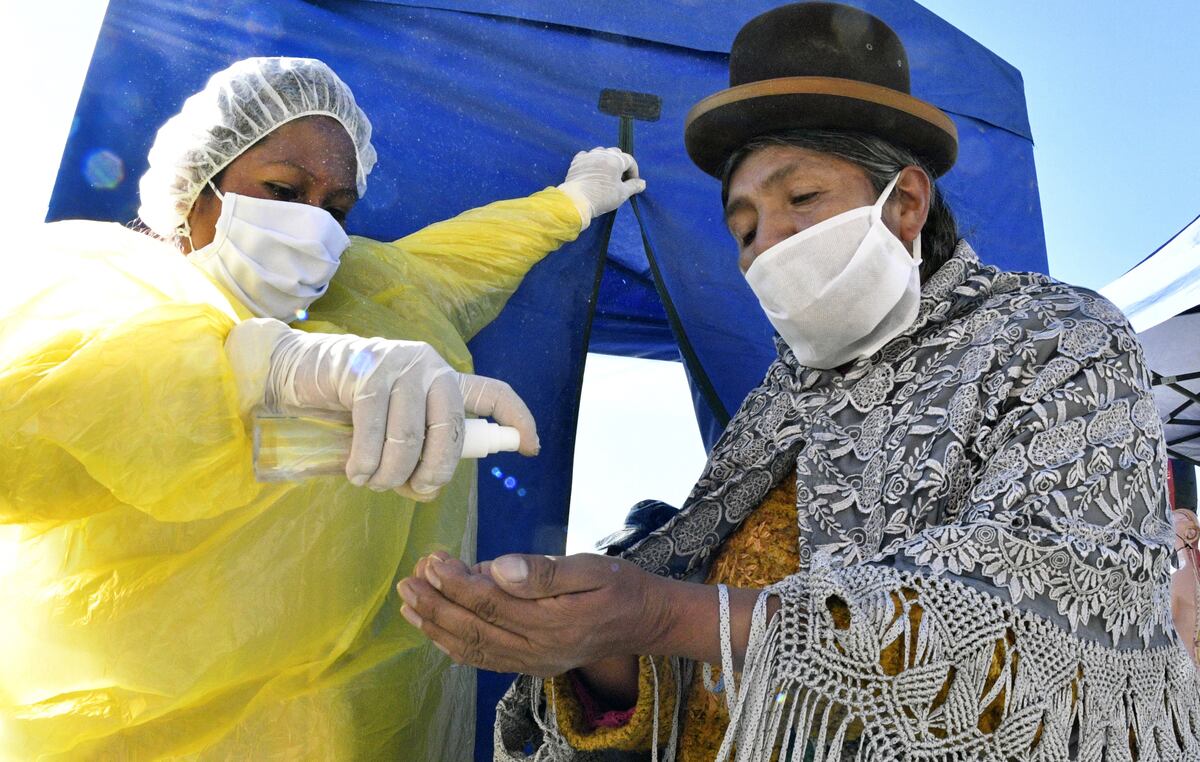 Bolivia aparta de su cargo a ministro de Salud por escándalo de unos ventiladores