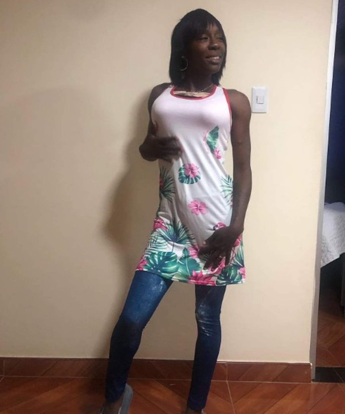 No se va a encuerar. Dunduzuá se operó las bubis y expone a una más fea que ella que le hizo infamia 