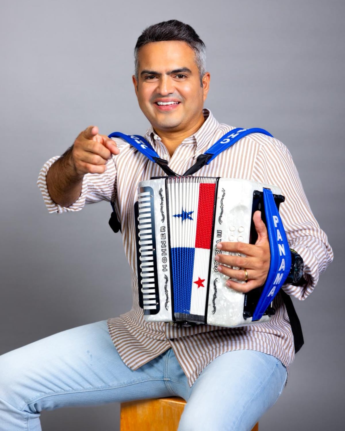 Jhonathan Chávez lleva la música típica panameña al Carnaval de la Calle 8 en Miami