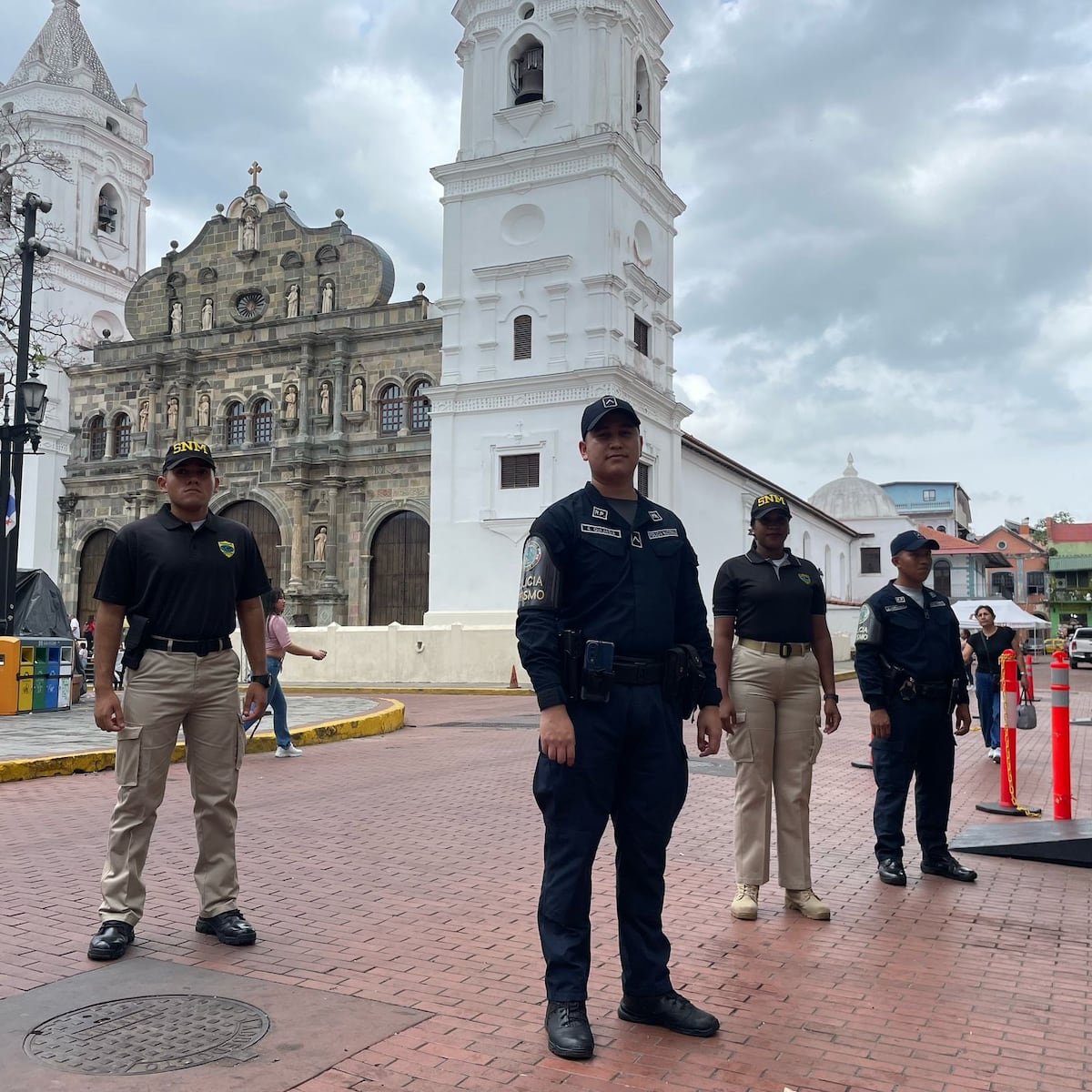 Casco Antiguo lleno de fe y tradición: Policía Nacional protege a fieles durante Semana Santa