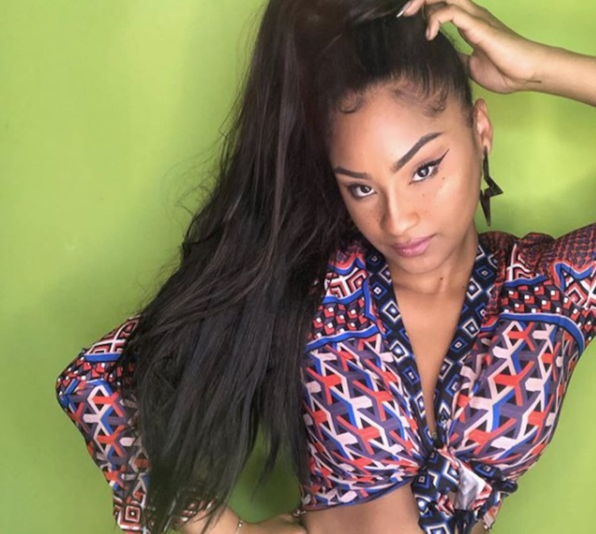 Uy. Daluna encuentra unos huevos gigantes en el patio de su casa