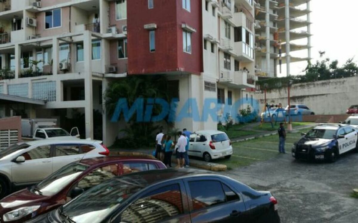 Hallan cuerpo sin vida de un hombre en un multifamiliar en Pueblo Nuevo | VIDEO