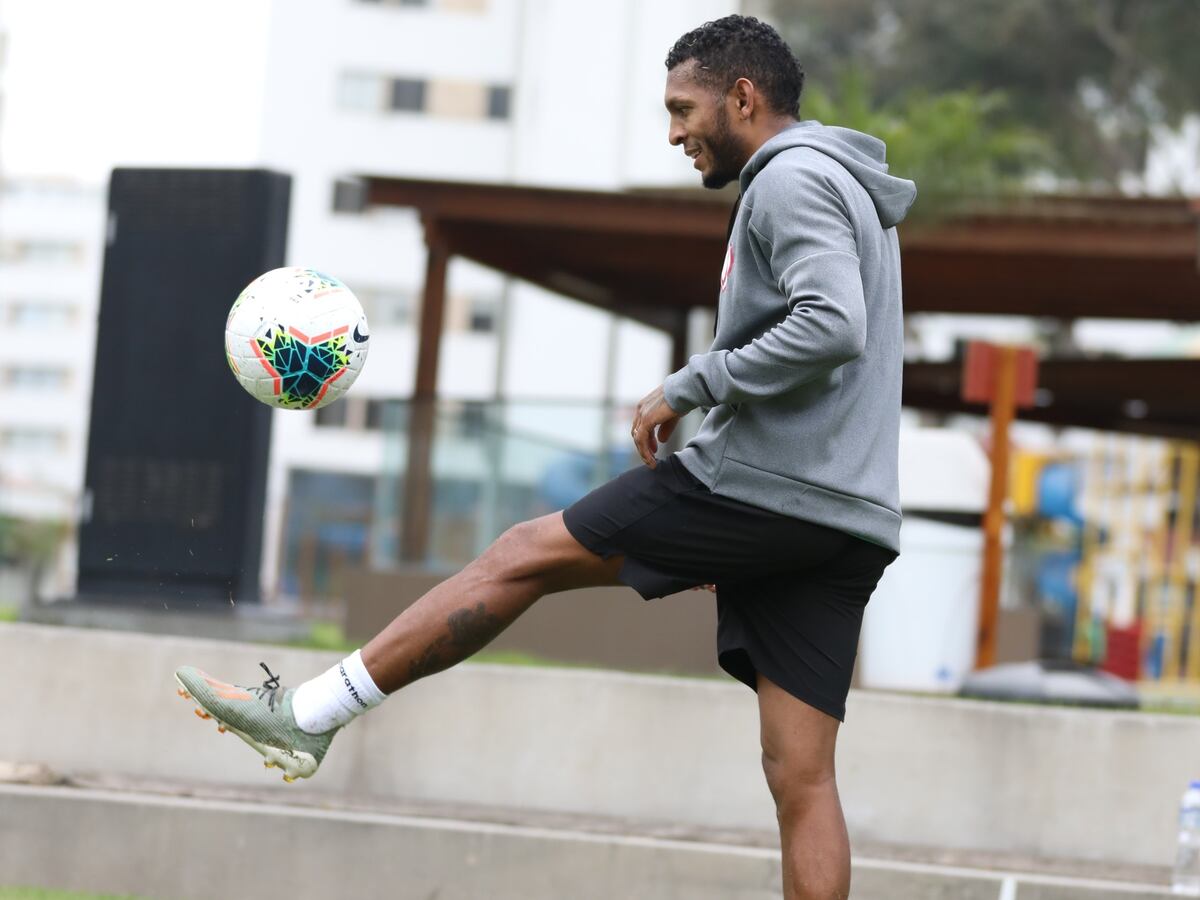 Cuatro casos positivos de coronavirus en el equipo del panameño Alberto Quintero