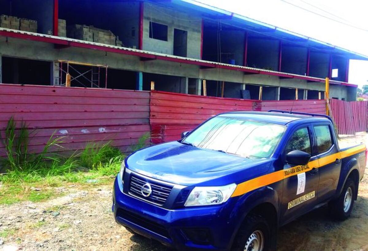 Fue por el arma . Matan a celador fuera de una construcción a varillazos