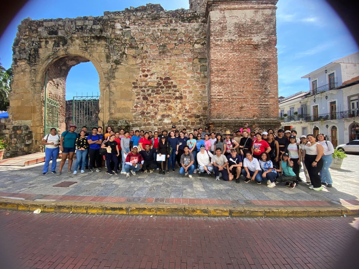 Jóvenes limpian el Casco Antiguo y le dan un respiro al patrimonio panameño