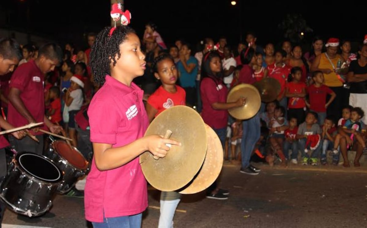 Aguadulce celebra su aniversario con desfile cívico 