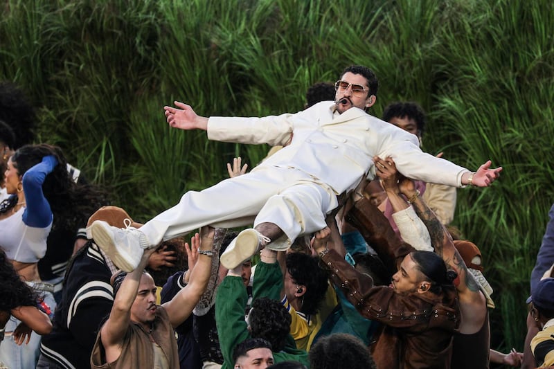 Bad Bunny hace historia y conquista siete premios Emmy por su ‘show’ del Super Bowl