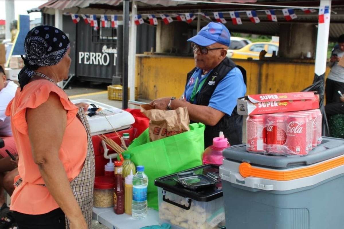 ¡Ojo! MINSA revisa puestos de comida en los desfiles patrios