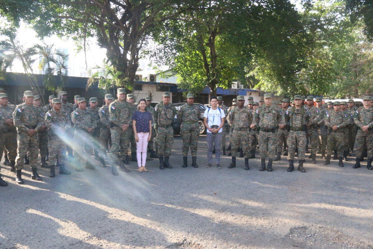 Peregrino hondureño agradece a unidades de Senafront que le devuelven su cartera