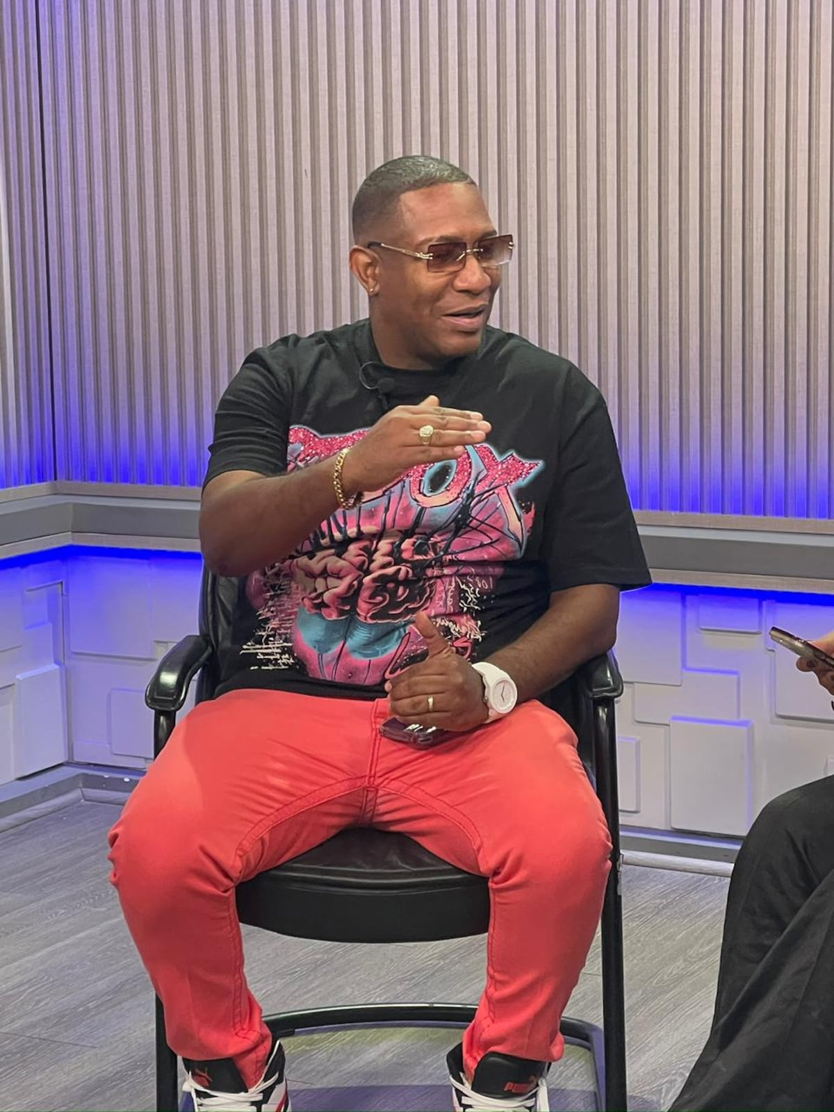 EXCLUSIVA. ‘La mente te engaña, pero el corazón no’: Almirante cuenta su historia en medio de su lanzamiento ‘Dime’