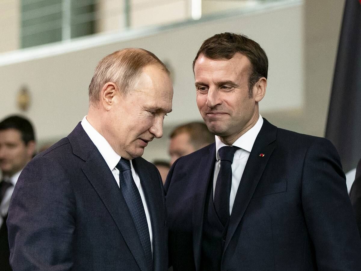 Putin se compromete con Macron a respetar a los civiles en Ucrania