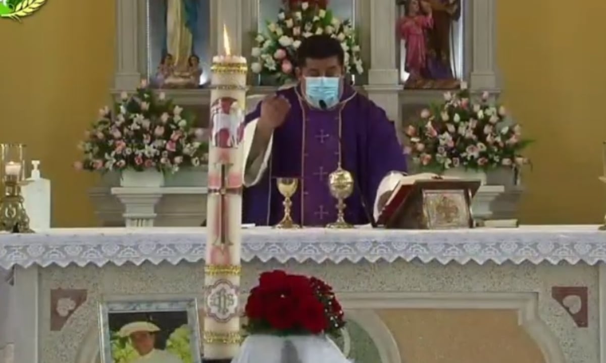 Hijo de Kendal Royo habla en las exequias ante las cenizas de su papá. Hermosa despedida. Video