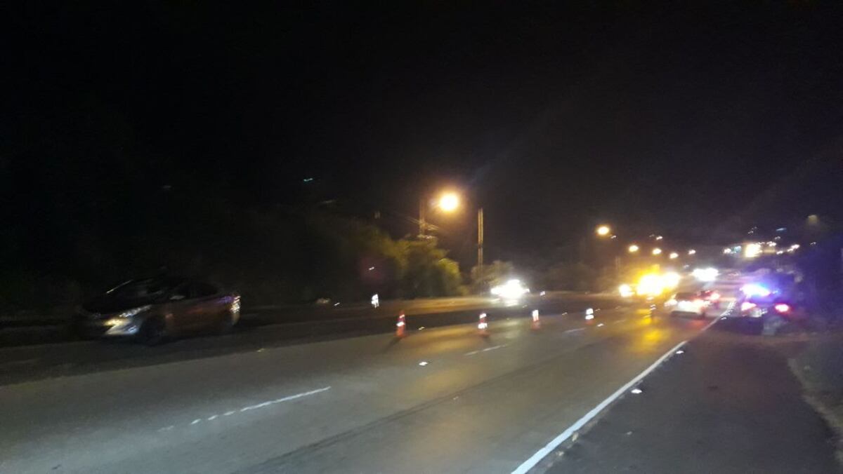 LO MATA. Y el cuerpo rompió el parabrisas.Murió cerca de un puente elevado 