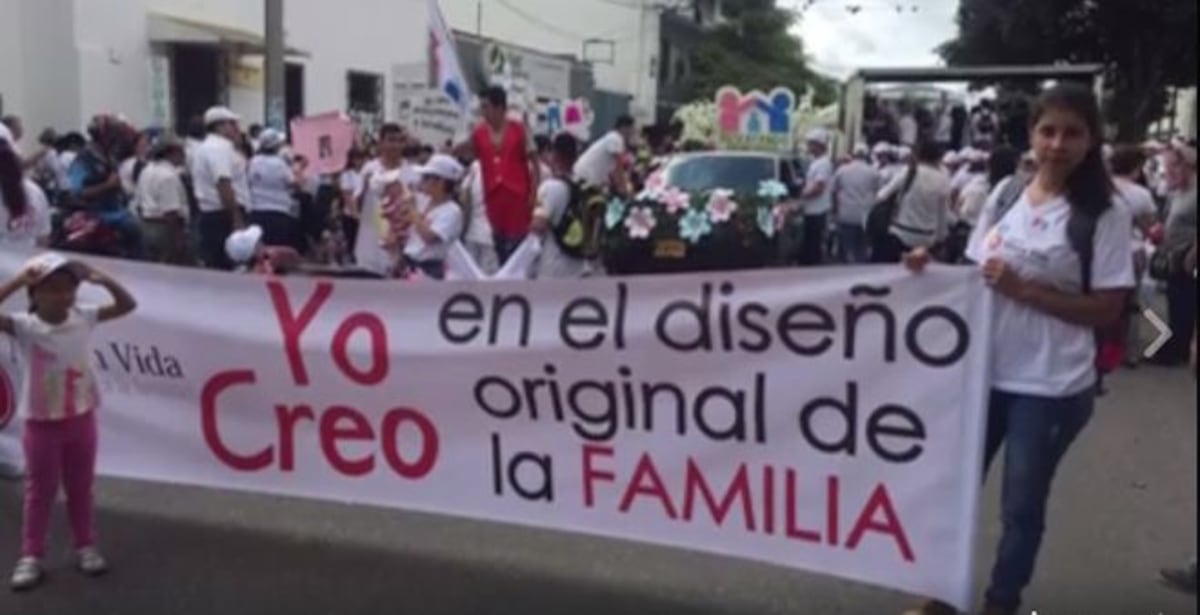 ¡FUERTE! Padre Cosca:' Viene una guerra en Panamá'. Gais atacan en redes.(VIDEO)