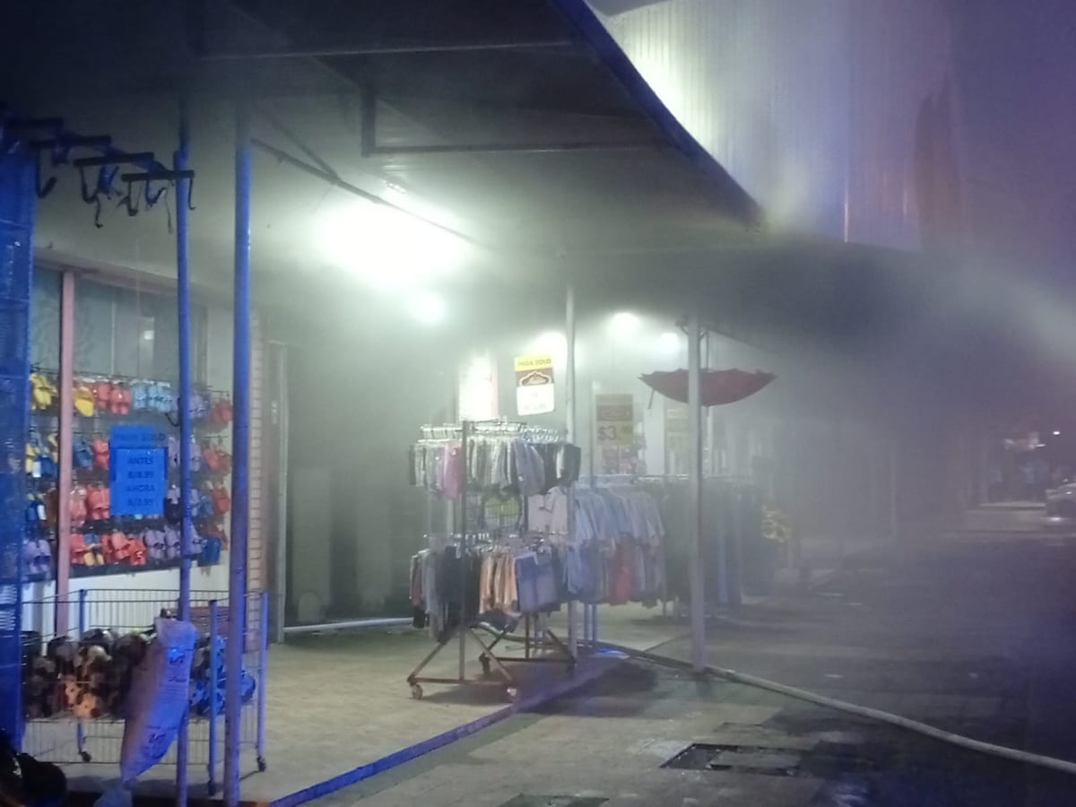 Explosión nocturna en Santiago: humo, pánico y una rápida reacción de los camisas rojas