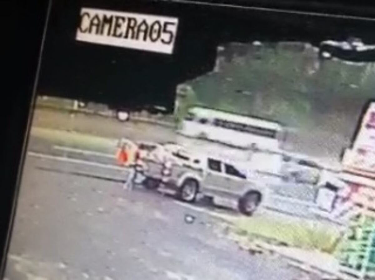 Cámara capta todo justo antes del accidente del bus que cayó al río dejando 5 muertos. Video