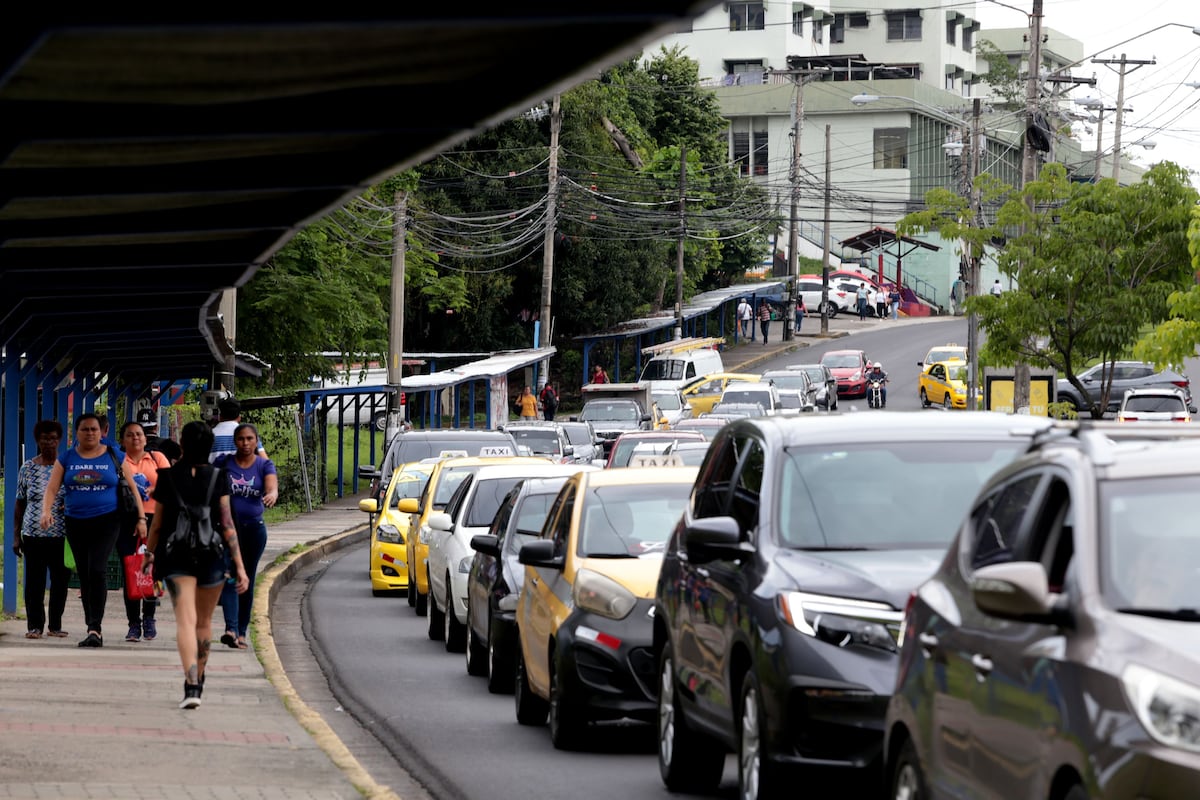 Metrobús con recorrido parcial en Pueblo Nuevo 