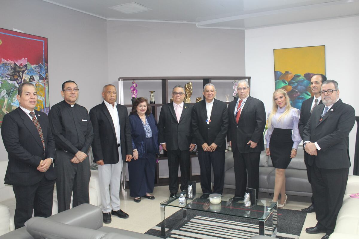 Hospital Santo Tomás celebra 322 años de servicio con emotiva ceremonia