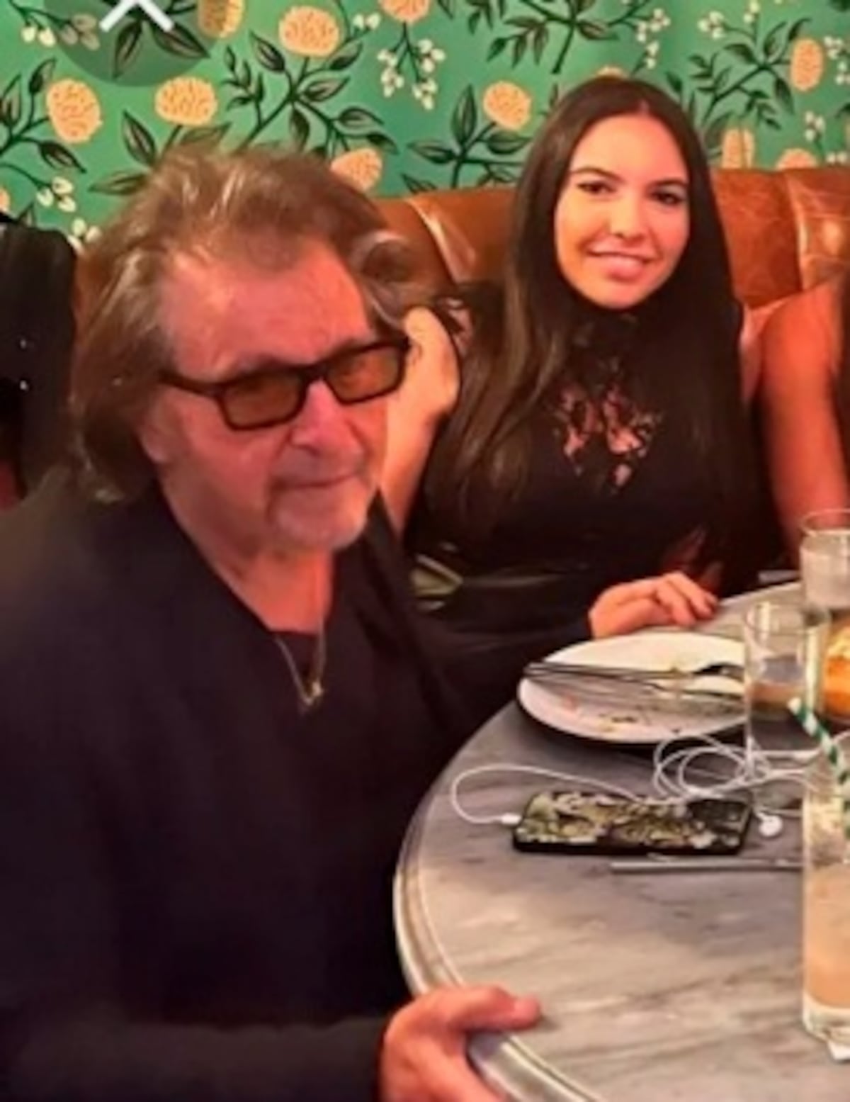 Ups. Al Pacino tiene de novia a una joven 53 años menor que él