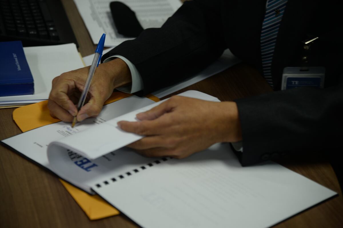 Van 57 memoriales presentados ante el TE para la candidatura a independientes