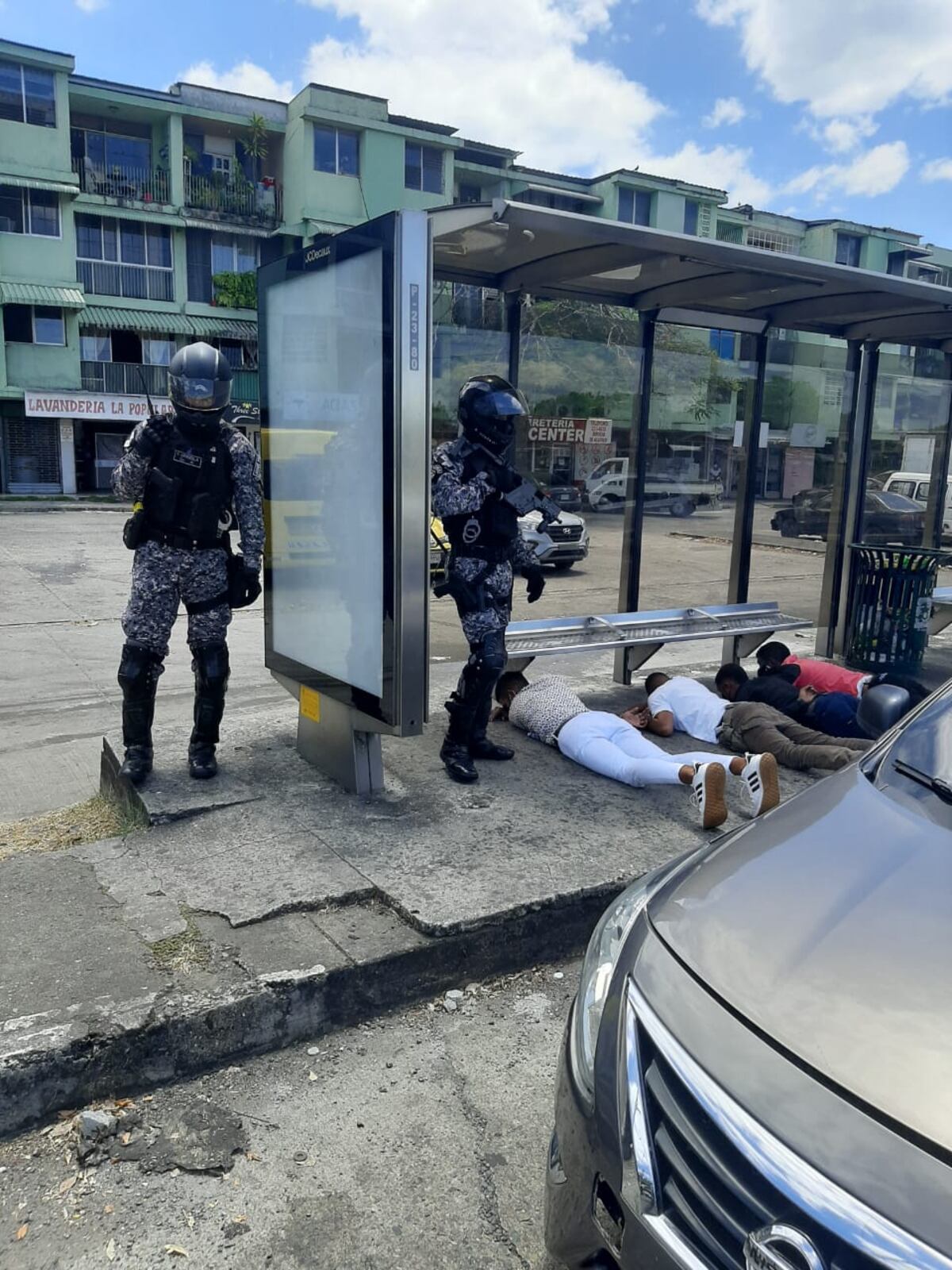 Persecución de policías y presuntos ladrones. Los interceptan a la altura de Campo Limbergh por hurto de $3 mil