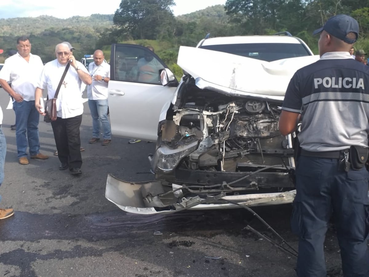 Cardenal José Luis Lacunza se accidenta. Se estrella con 2 autos del Estado. Video