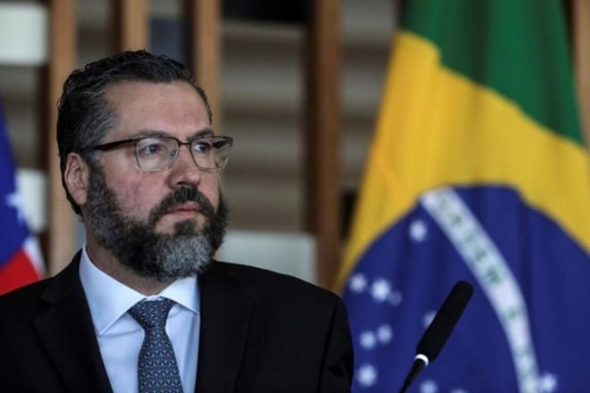 Brasil dice que Maduro puede dejar el poder con 'un mínimo de dignidad'
