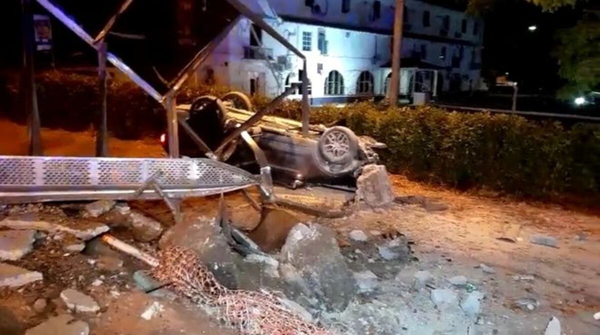 Voló por los aires y se llevó una parada. Hay dos heridos