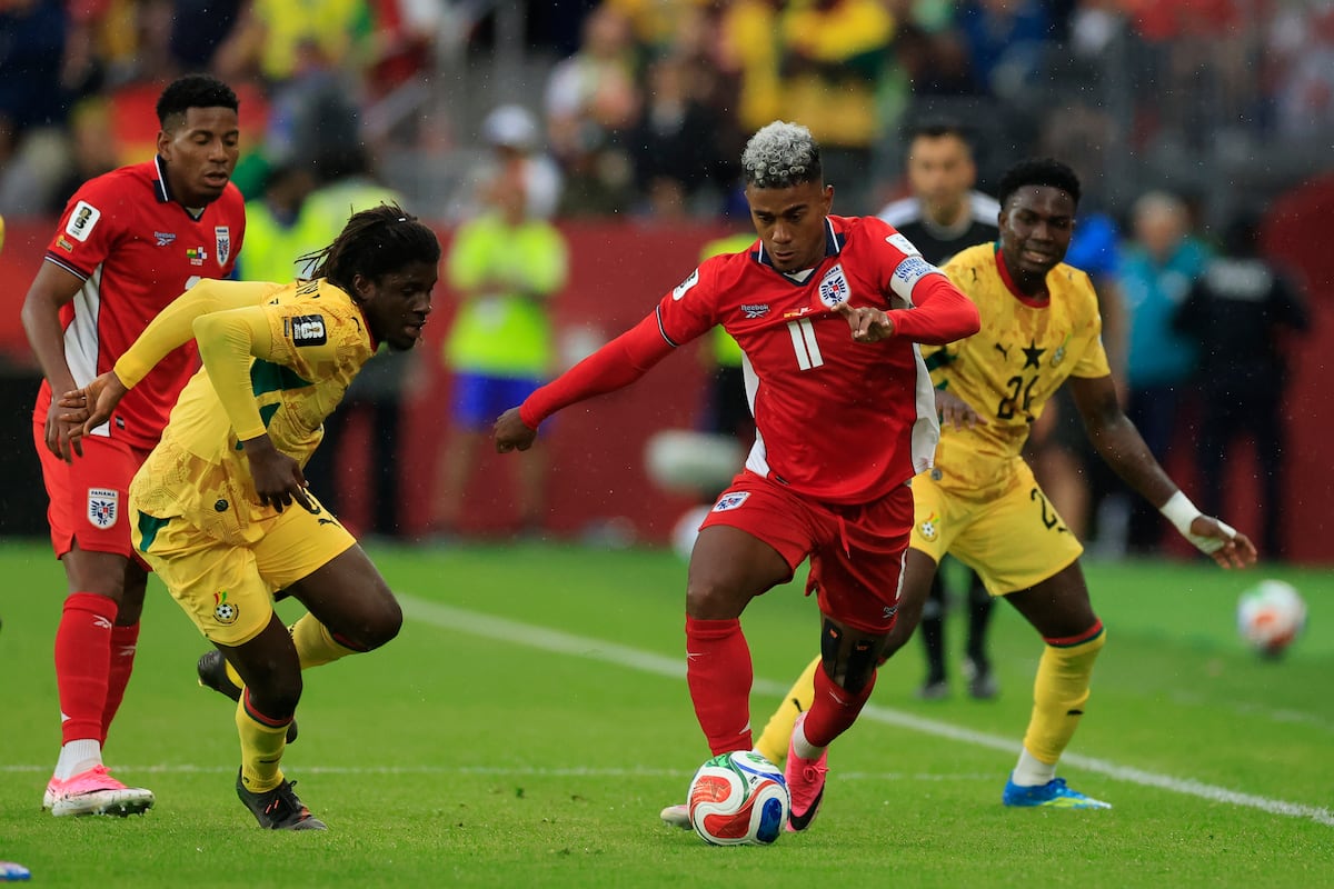 ¡Ghana gana! ¿Brujería? Fanático tira misterioso polvo blanco 