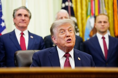 Trump ordena detener los bombardeos contra Irán para negociar un acuerdo