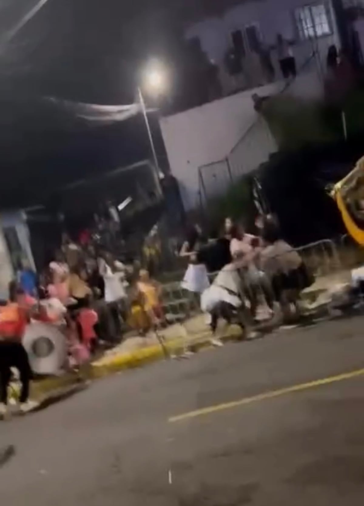 Pedida de matrimonio, trifulca y desfile de influencers: lo más loco de los desfiles patrios en Panamá 2025