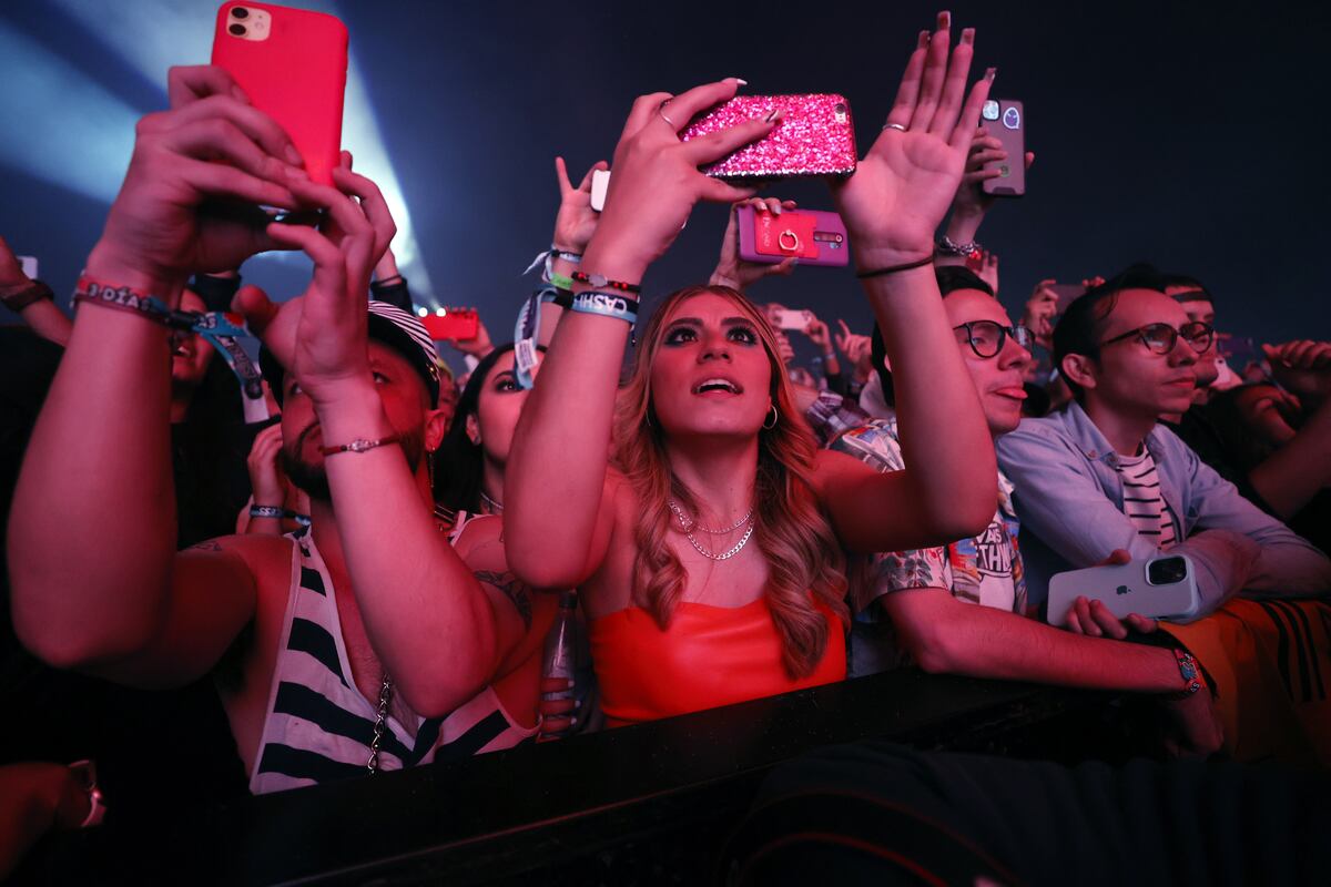 ‘Show’ acabó convertido en una velatón en honor del fallecido músico de Foo Fighters 