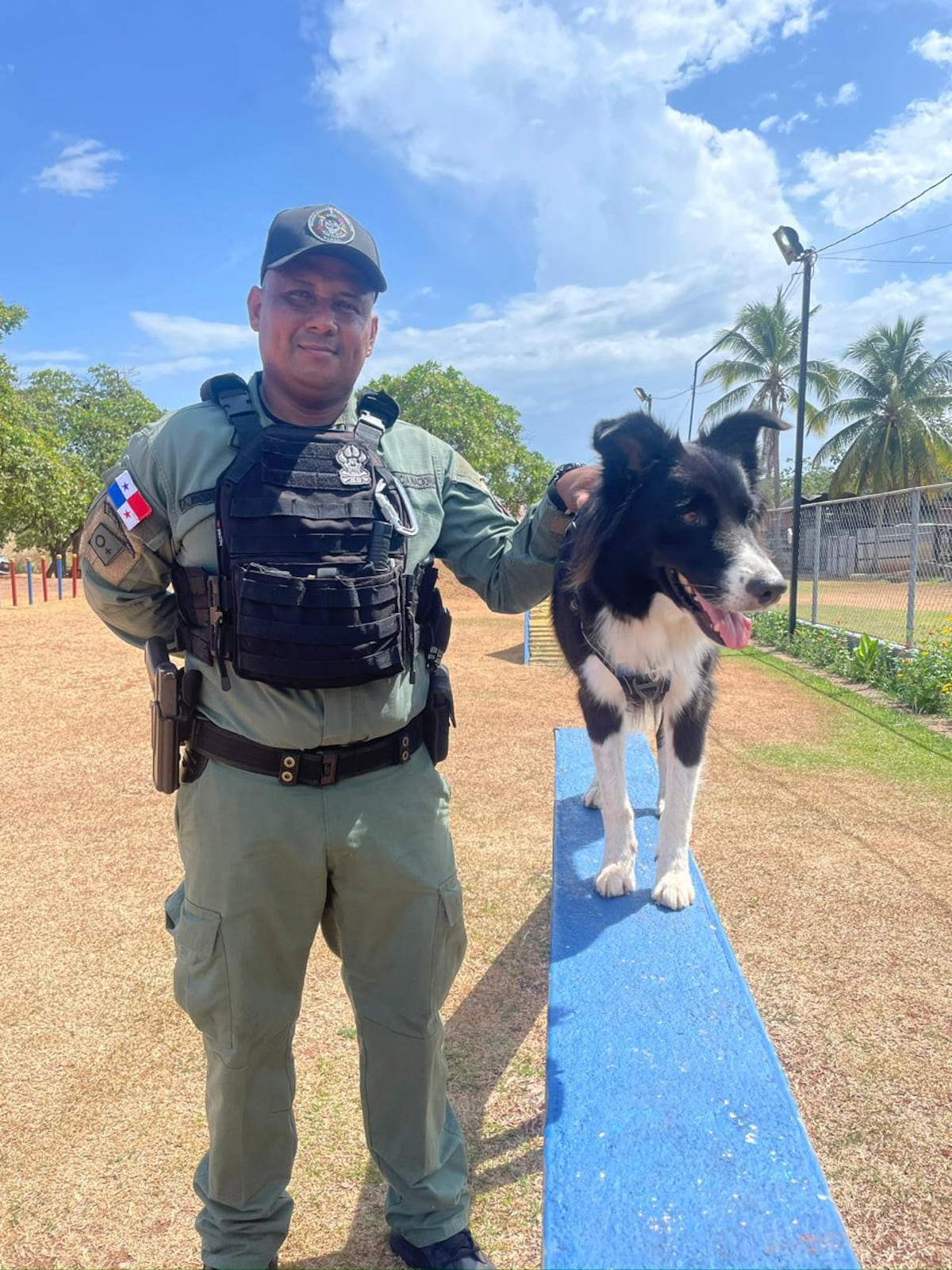 El mejor amigo del policía. Hay lazos que ni la jubilación logra soltar            