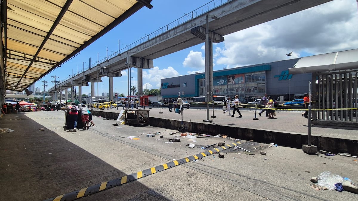 ‘Nos quitaron el pan de la boca, nos tiraron como perros a la calle, el pueblo está triste’: desalojan a buhoneros en San Miguelito antes de Navidad