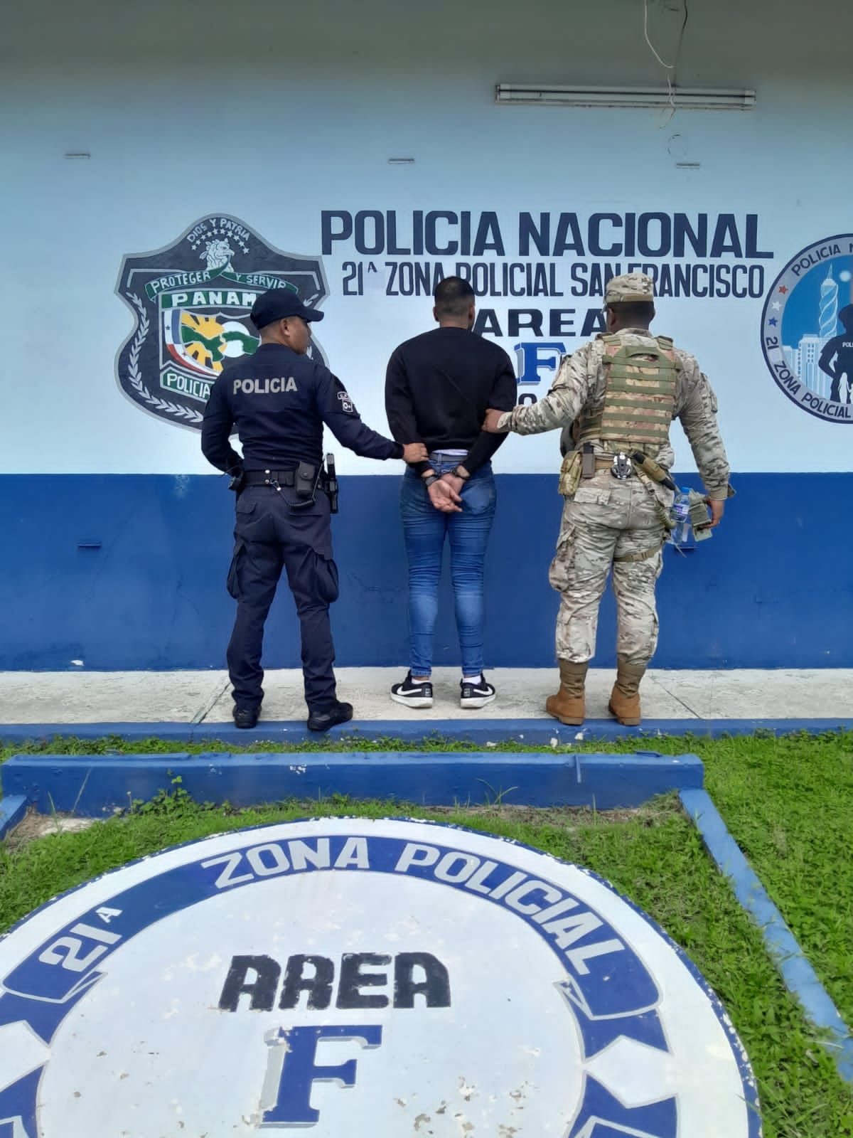 Tentativa de Robo Frustada: La Policía Captura a Individuo Intentando Hurtar $15,000 mediante Marcaje