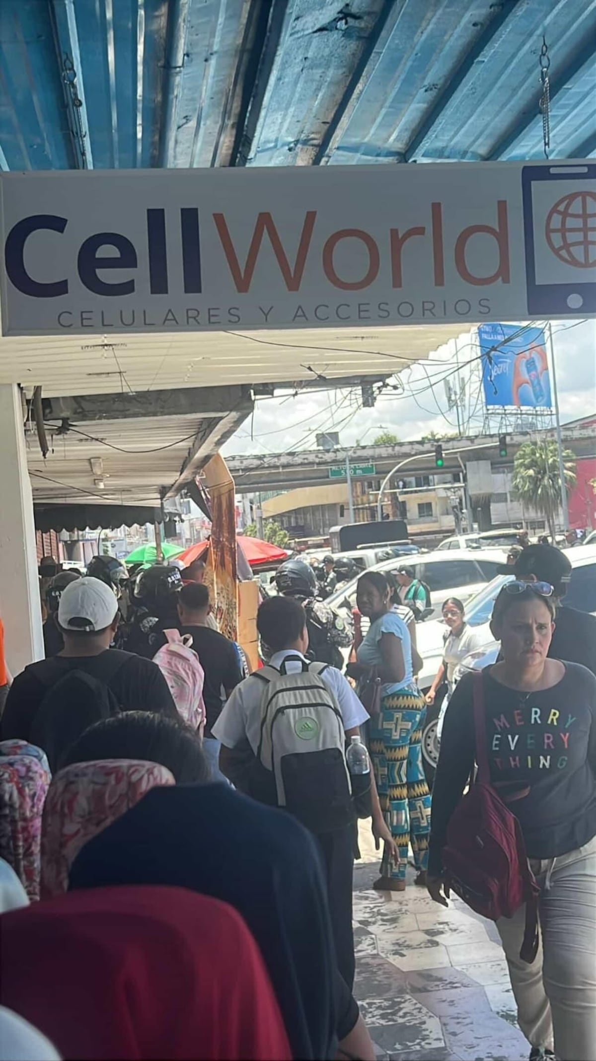 Episodio bochornoso |Intentó robar joyería cerca del Dynasty en la 5 de Mayo y terminó haciéndose sus necesidades al ser capturado +VIDEO