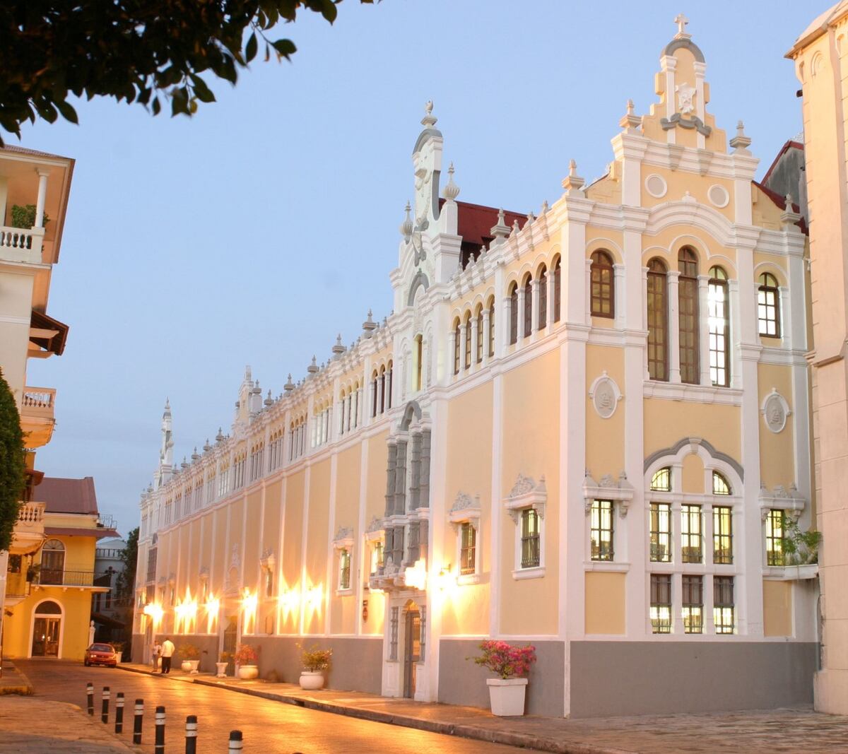 Vuelo humanitario buscará a panameños que están España