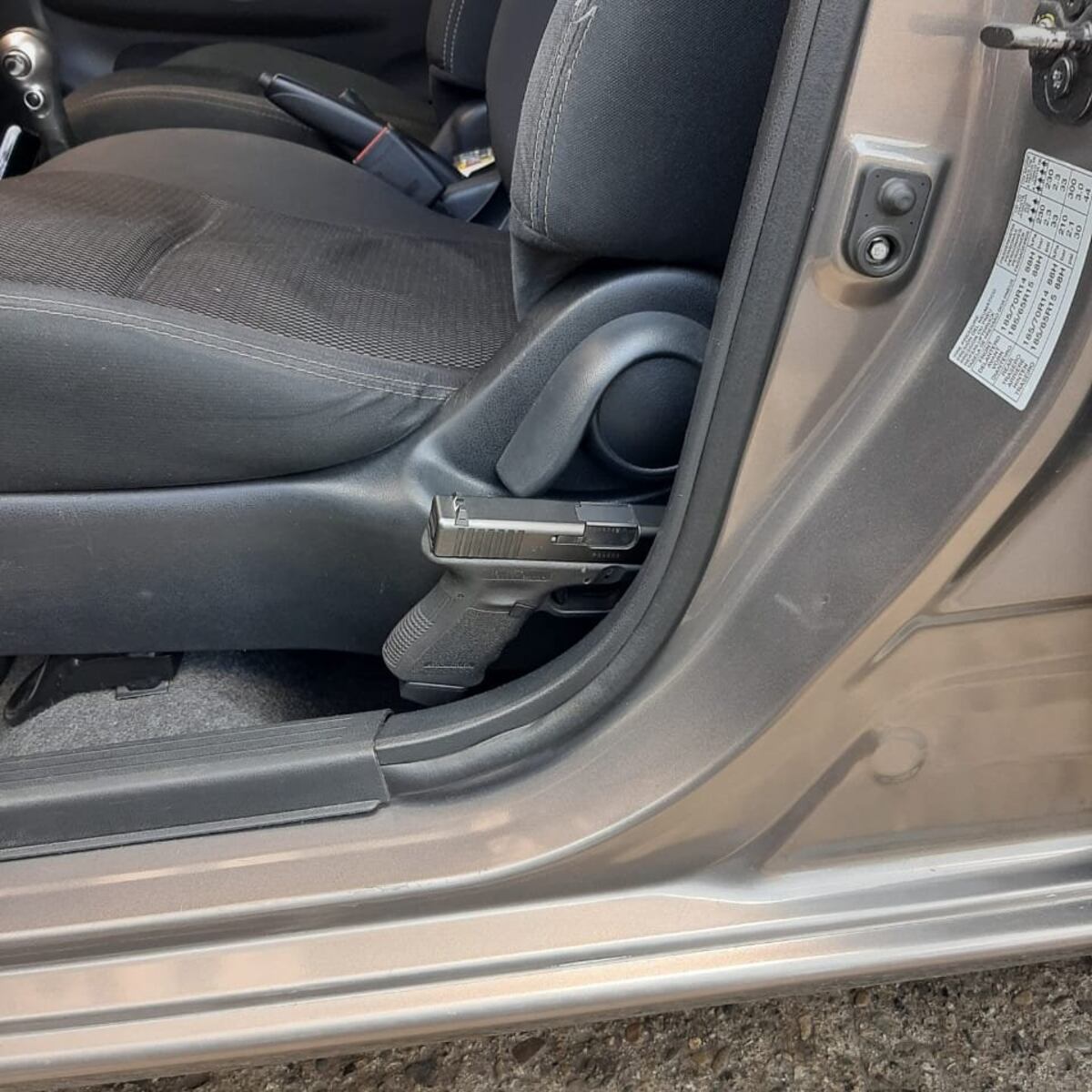 Persecución de policías y presuntos ladrones. Los interceptan a la altura de Campo Limbergh por hurto de $3 mil