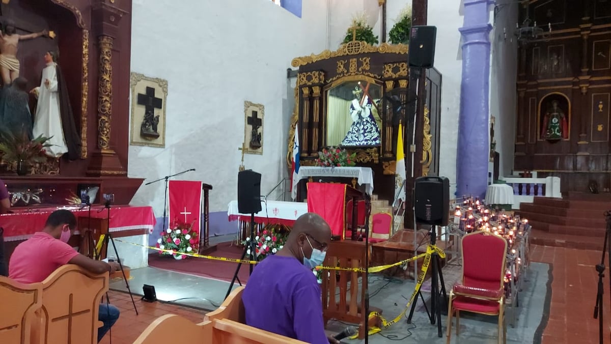 Turistas nacionales y extranjeros piden a gritos que abran iglesia de Cristo Negro en Portobelo, Colón