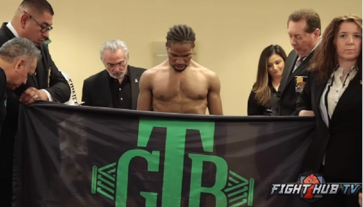 La drástica decisión que tomó un boxeador para hacer el peso en la balanza