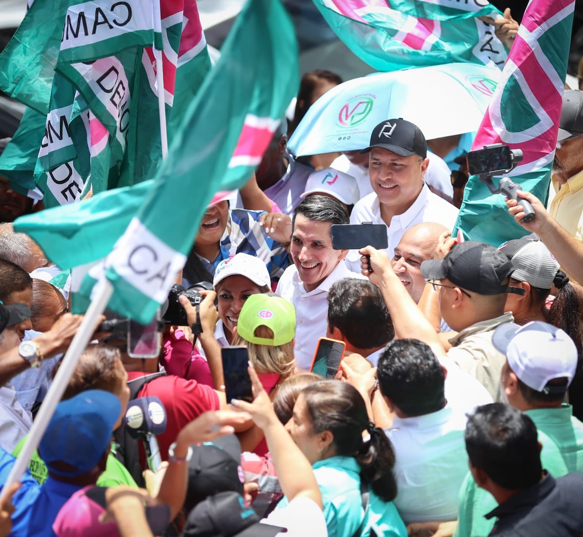 ‘Robó pero hizo’. Ajo. Rómulo dijo que él si está seguro que lo que quiere Martinelli, no es lo que él quiere para el país. Video