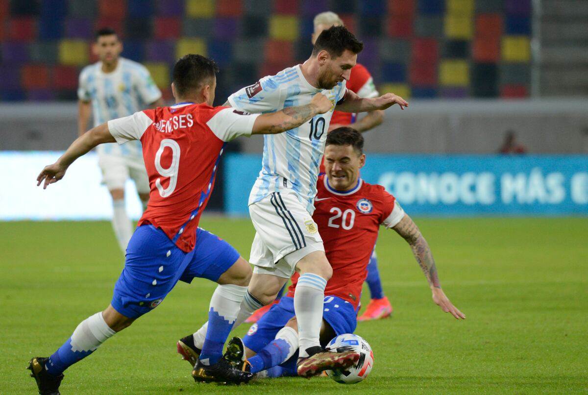 Argentina y Messi no pudieron  con Chile y firman un opaco empate