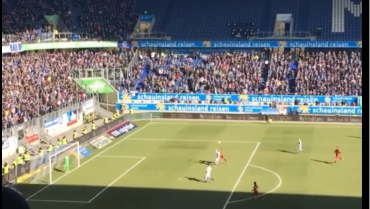 ¡POR CONFIADO! Este portero se fue a tomar agua en el instante menos recomendado