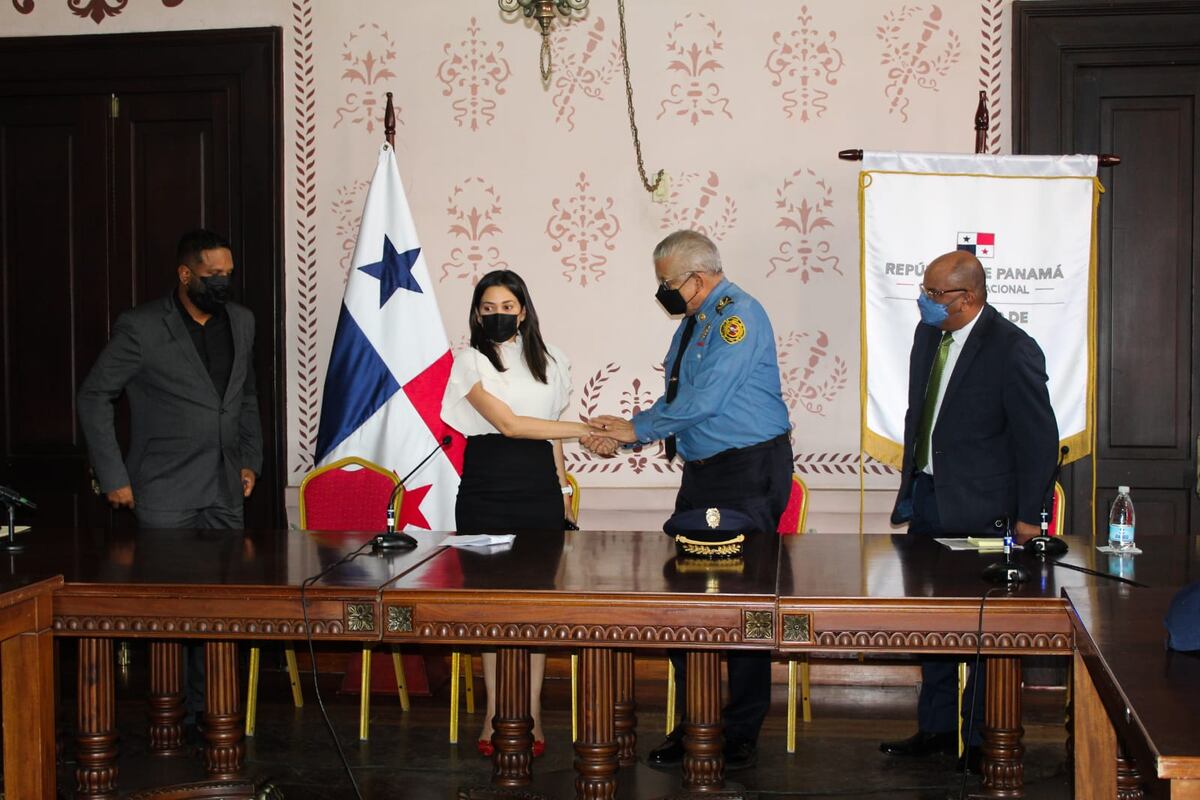 Estudian modificar estructura del personal operativo del Cuerpo de Bomberos de Panamá