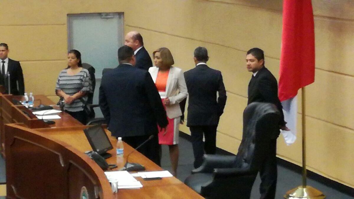 PRD logra votos para disolver la Comisión de Credenciales y esta demandará