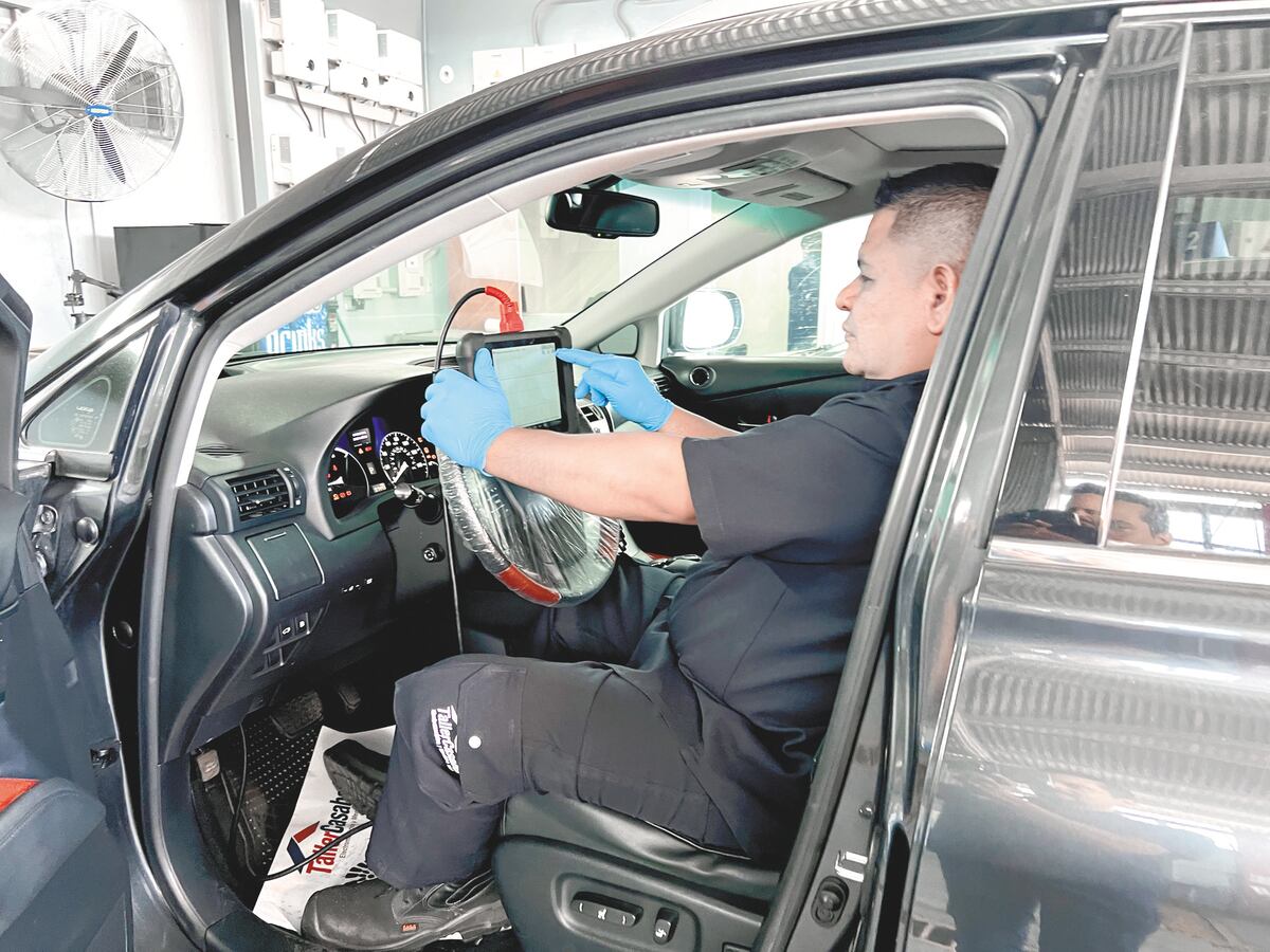 Taller Casabat de La Casa de las Baterías: resuelve todos tus problemas electromecánicos y ahora son especialistas en baterías de autos híbridos y eléctricos