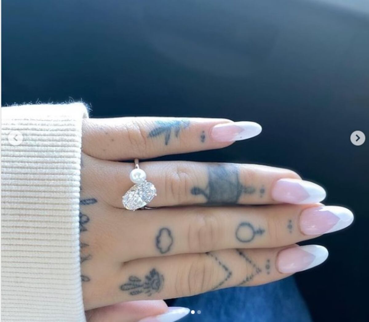 Ariana Grande se compromete con su novio con quien lleva casi un año de relación