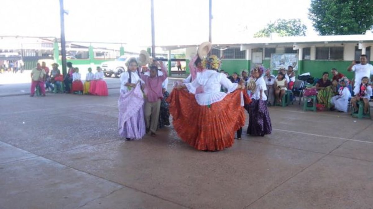 Bailes típicos no cesan en escuela Ricardo J. Alfaro