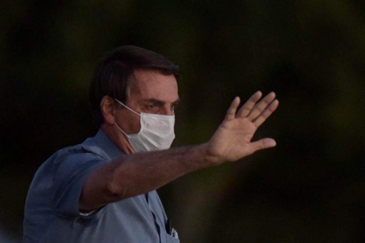 Bolsonaro da negativo de la covid-19 casi tres semanas después de ser contagiado